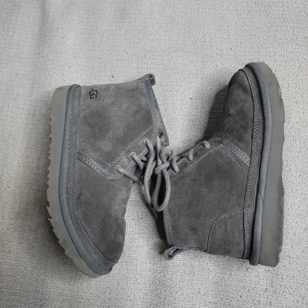 Uggs Neumel 11 Chukka Kids gray boots Sz 1